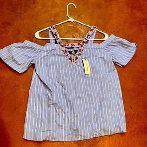 Loose-fitting off the shoulder new blouse from francescas.